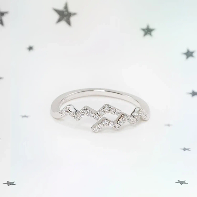 Candela profumata alla soia gioiello Charmed Aroma con anello in argento 12 oz 340 g - Segno zodiacale Acquario