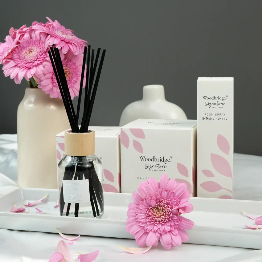 Candela profumata da regalare floreale Butterflies on Daisies 310 g Woodbridge
