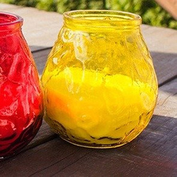 Bougie de jardin d'extérieur non parfumée en verre Bispol Lowboy ~ 17 h - Rouge