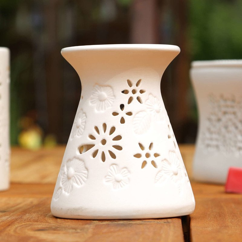 Brûleur parfumé en céramique blanche pour cire et huile fleurs ajourées par Candle Brothers Riet
