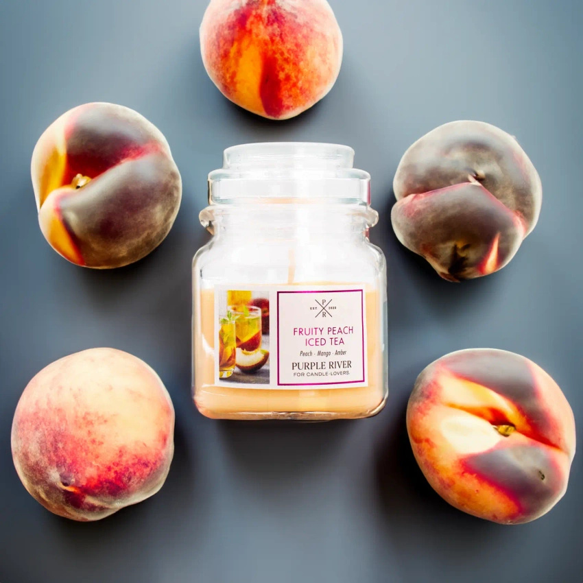 Sojová vonná svíčka Fruity Peach Iced Tea Purple River 113 g