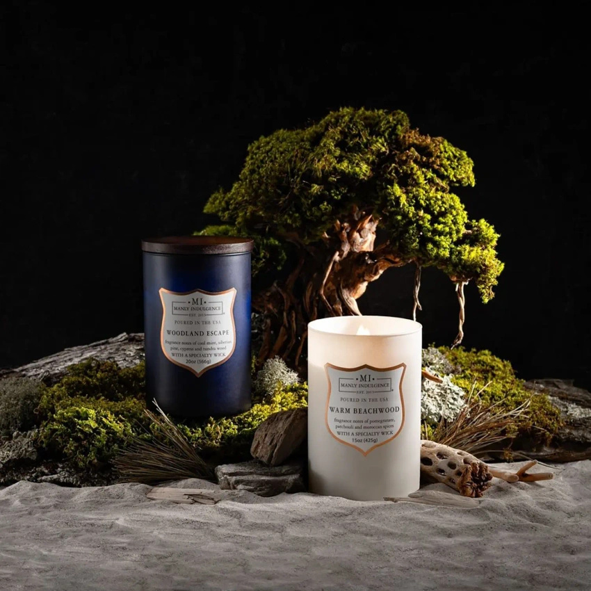 Sojowa świeca zapachowa dla mężczyzn Warm Beachwood Colonial Candle 566 g