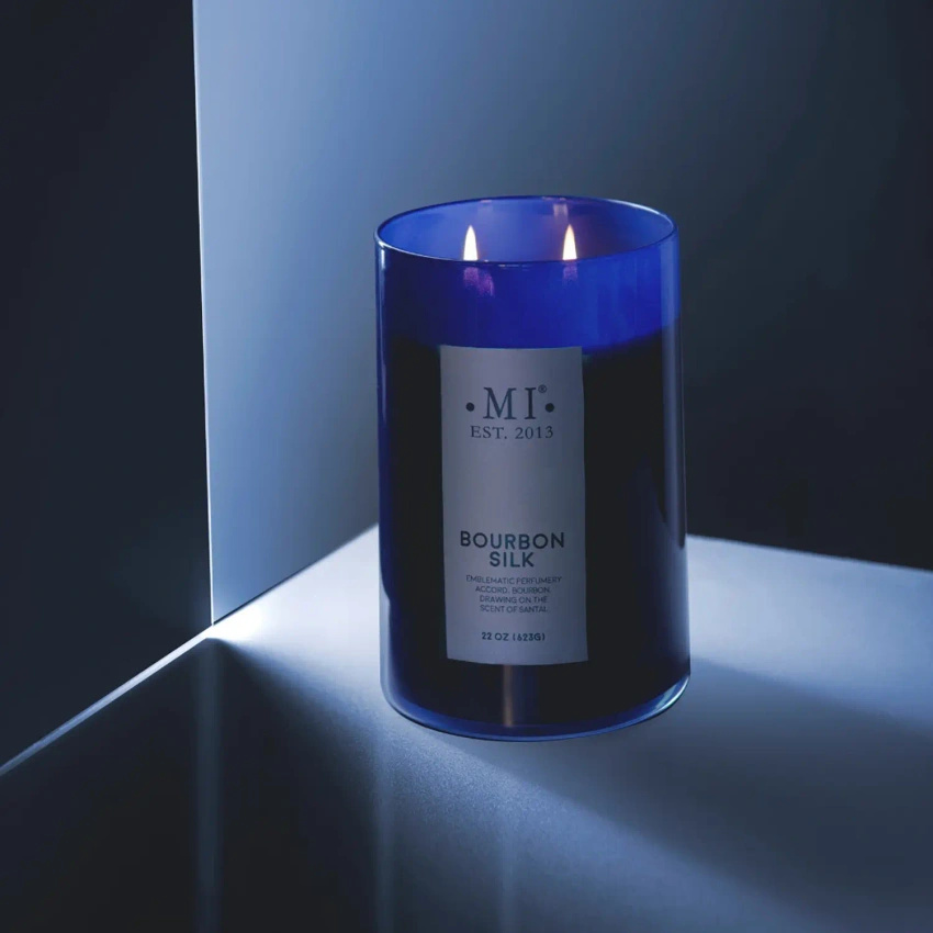 Colonial Candle Sofistikovaná pánská sojová vonná svíčka ve skle 22 oz 623 g – Bourbon Silk