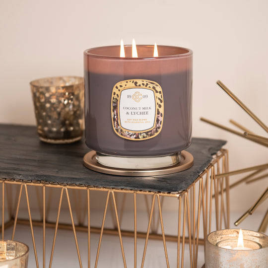 Luxusní vonná svíčka Coconut Milk Lichee Colonial Candle