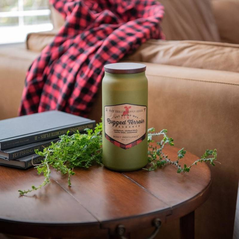 Świeca zapachowa dla mężczyzn Manly Indulgence Rugged Terrain Colonial Candle 425 g