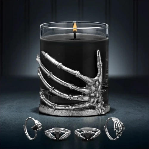 Kerze mit Ring Skelett-Hand Halloween Charmed Aroma