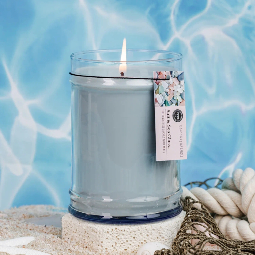 Duża świeca zapachowa w szkle Salt & Sea Glass Bridgewater Candle 524 g